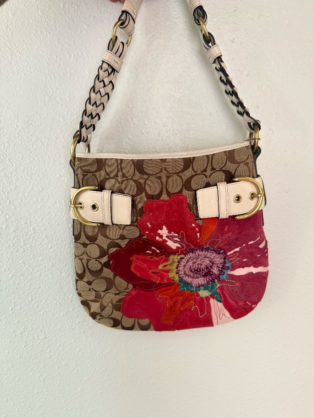 COACH SIGNATURE SHOULDER BAG